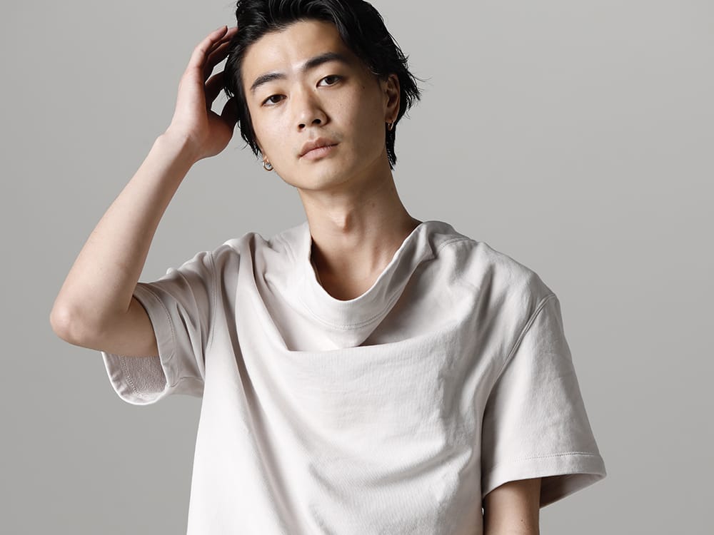 ユリウス 2023SS - JULIUS(ユリウス) 2023SSコレクションより第4弾目のアイテムがデリバリー！只今より店頭・通販共に販売スタート！ - 819CUM2-plaster(コットンスウェット ドレープネック ショートスリーブTシャツ プラスター) - 2-012
