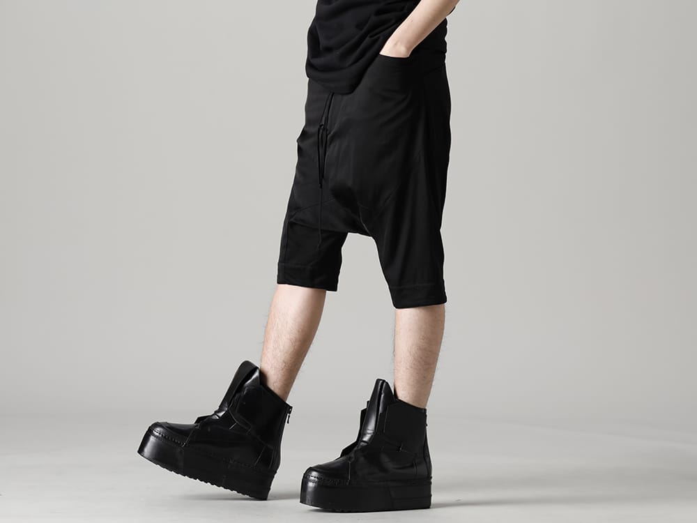 ユリウス 2023SS - JULIUS(ユリウス) 2023SSコレクションより第4弾目のアイテムがデリバリー！只今より店頭・通販共に販売スタート！ - 817PAM11(キュプラ/コットン/リネン サテン サルエルショーツ) - 3-003