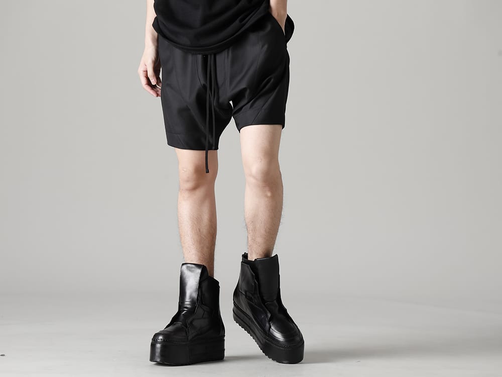 ユリウス 2023SS - JULIUS(ユリウス) 2023SSコレクションより第4弾目のアイテムがデリバリー！只今より店頭・通販共に販売スタート！ - 817PAM8(ウール/ポリエステル ギャバジン ショーツ) - 3-007