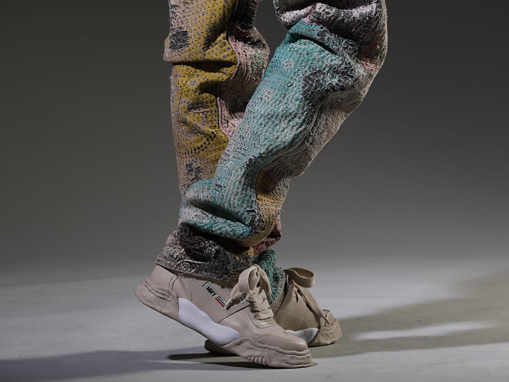 プロレタ リ アート / メゾンミハラヤスヒロ  2023SS 見出し3 - UROBOROS-DENIM-JEANS-MULCH-32-22-23AW(BORO デニムパンツ ビーズ付き) A08FW702-Beige(-パーカー- オリジナル ソール レザー ロートップ スニーカー Beige) - 3-007