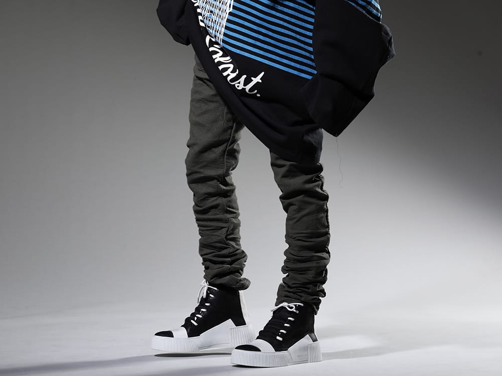 ボリス ビジャン サベリ 2022-23AW クラフト感漂う、定番スリムパンツ - P13-TF-FIF10003-WEHR-GRUN(P13. TF FIF10003 WEHR GRÜN) 202-BAMBA1.1(バンバ 1.1 ブラック Y ライトグレー / ホワイト ソール) - 3-002