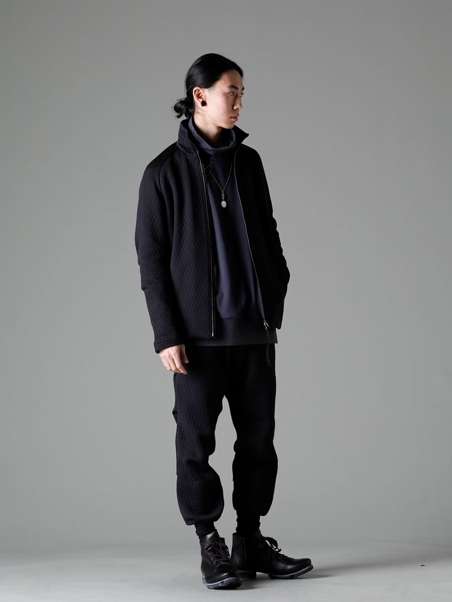 DEVOA 23SS A drizzler jacket with a gentlemanly air - JKI-DKSW Drizzler jacket quilted cotton / polyester - M3841 Necklace Medallion - FJF-AGMH-Blue-Gray Hight neck pullover cotton jersey Blue Gray - PTN-DKCJ Jogger pants quilted cotton / polyester - FW-CSHS Leather Boots GUIDI Horse Leather 1-002