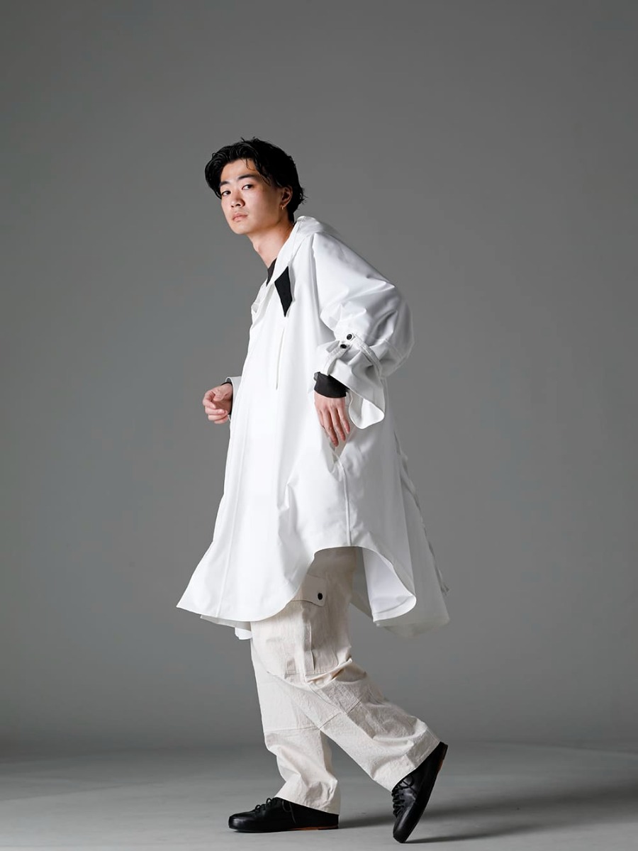 Norwegian Rain 23SS Spring outerwear styles to comfortably ride out the spring rain and wind - Raincho-Unisex-SuperLightweight-White Raincho Unisex Super Lightweight White O15SW1-BLACK Crew Neck Sweatshirt Black O15TR3-KINARI Cargo Trousers Kinari Fine Canvas Handsewn-Classic-Lo Hand Sawn Classic Low 1-002