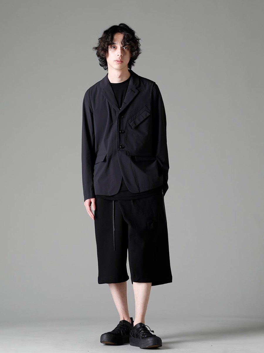 The Viridi-anne 23SS スタイリング 春と夏のアイテムをミックスしたジャケットスタイル -  VI-3561-06-Black Water-repellent stretch blazer Black VI-3613-01-Black Double layered T-shirt Black VI-3592-04-Black Sweat Wrap Pants Black VI-3555-09-Black Sneakers Black M7450 Chain Mini Two Tags 1-001