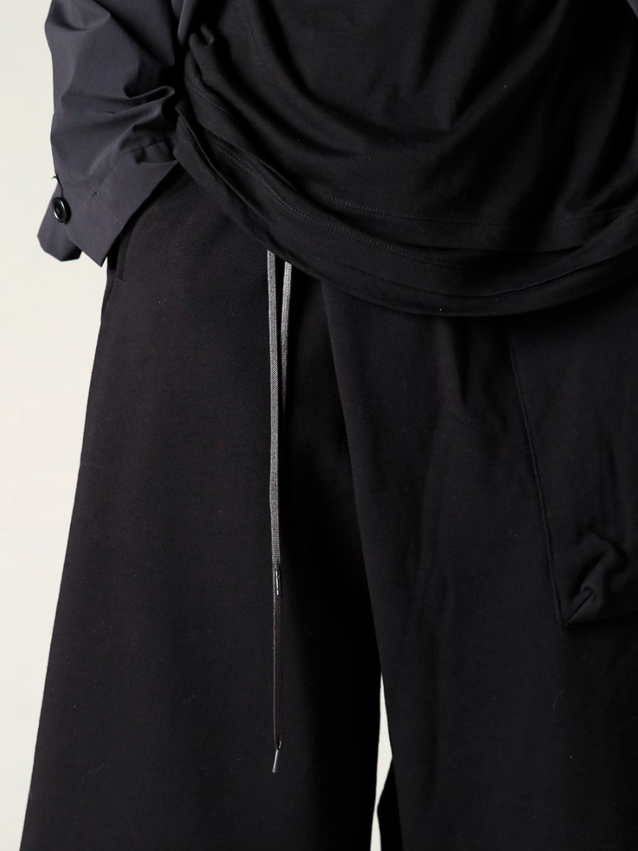 The Viridi-anne 23SS スタイルに程よいアクセントを -  VI-3592-04-Black Sweat Wrap Pants Black VI-3555-09-Black Sneakers Black  3-003