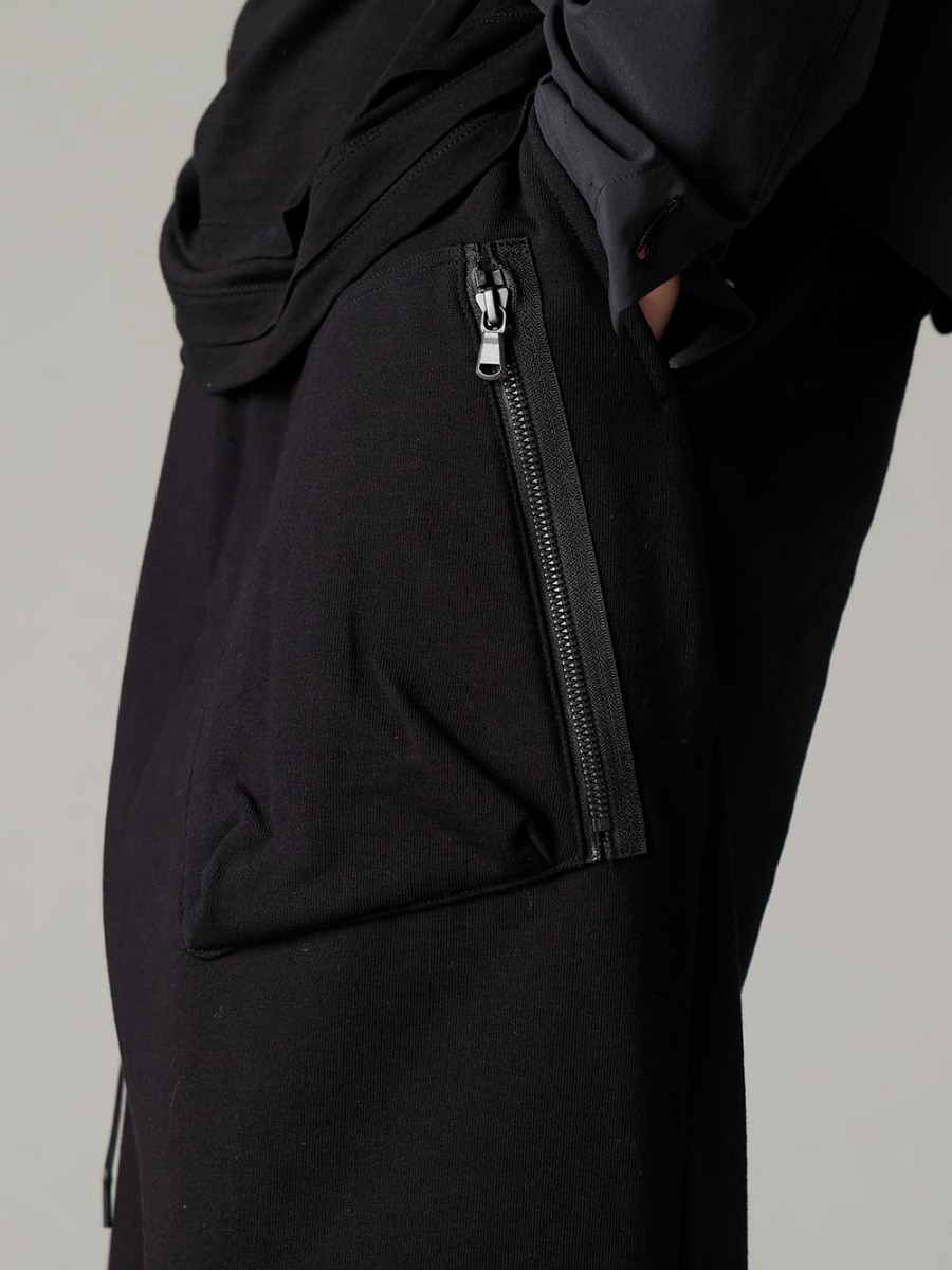 The Viridi-anne 23SS スタイルに程よいアクセントを -  VI-3592-04-Black Sweat Wrap Pants Black VI-3555-09-Black Sneakers Black  3-004