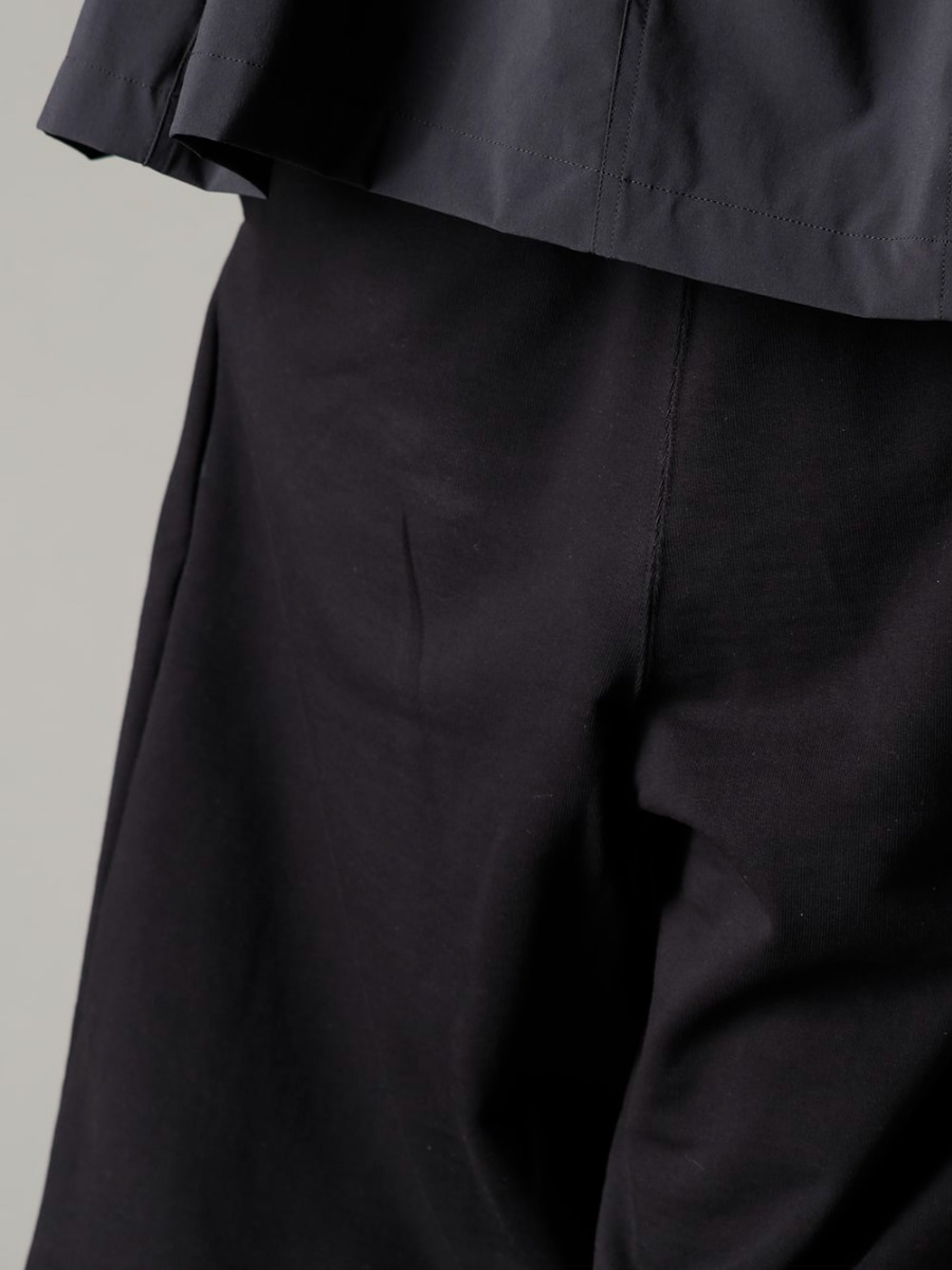 The Viridi-anne 23SS スタイルに程よいアクセントを -  VI-3592-04-Black Sweat Wrap Pants Black VI-3555-09-Black Sneakers Black  3-005