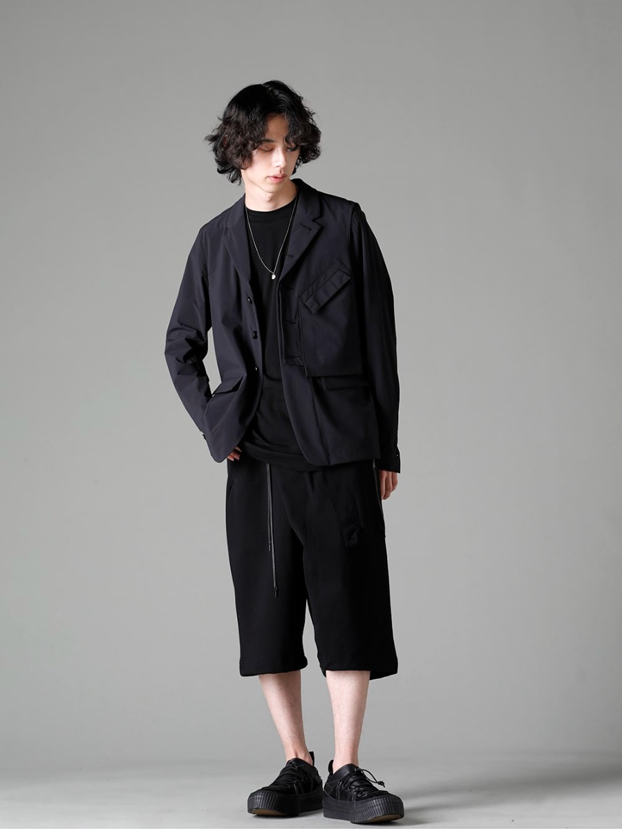 The Viridi-anne 23SS VI-3561-06-Black Water-repellent stretch blazer Black VI-3613-01-Black Double layered T-shirt Black VI-3592-04-Black Sweat Wrap Pants Black VI-3555-09-Black Sneakers Black M7450 Chain Mini Two Tags  4-001