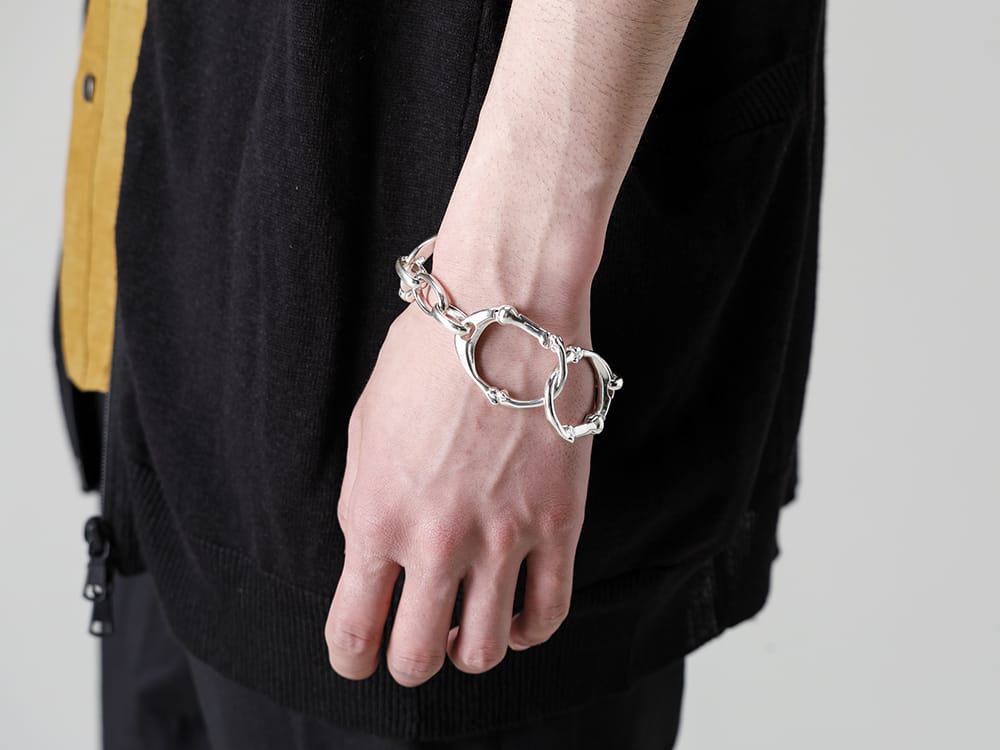 TAKAHIROMIYASHITATheSoloist 2023SS bone shaped carabiner bracelet. 2-002