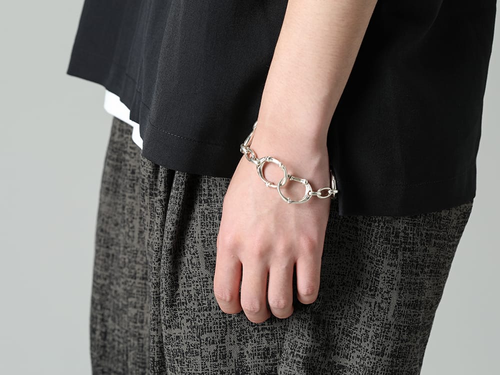 TAKAHIROMIYASHITATheSoloist 2023SS bone shaped carabiner bracelet. 2-006