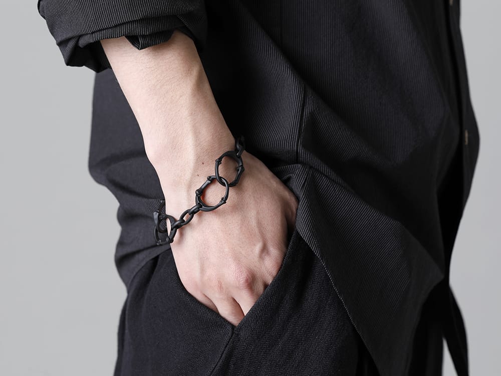 TAKAHIROMIYASHITATheSoloist 2023SS bone shaped carabiner bracelet. 2-008