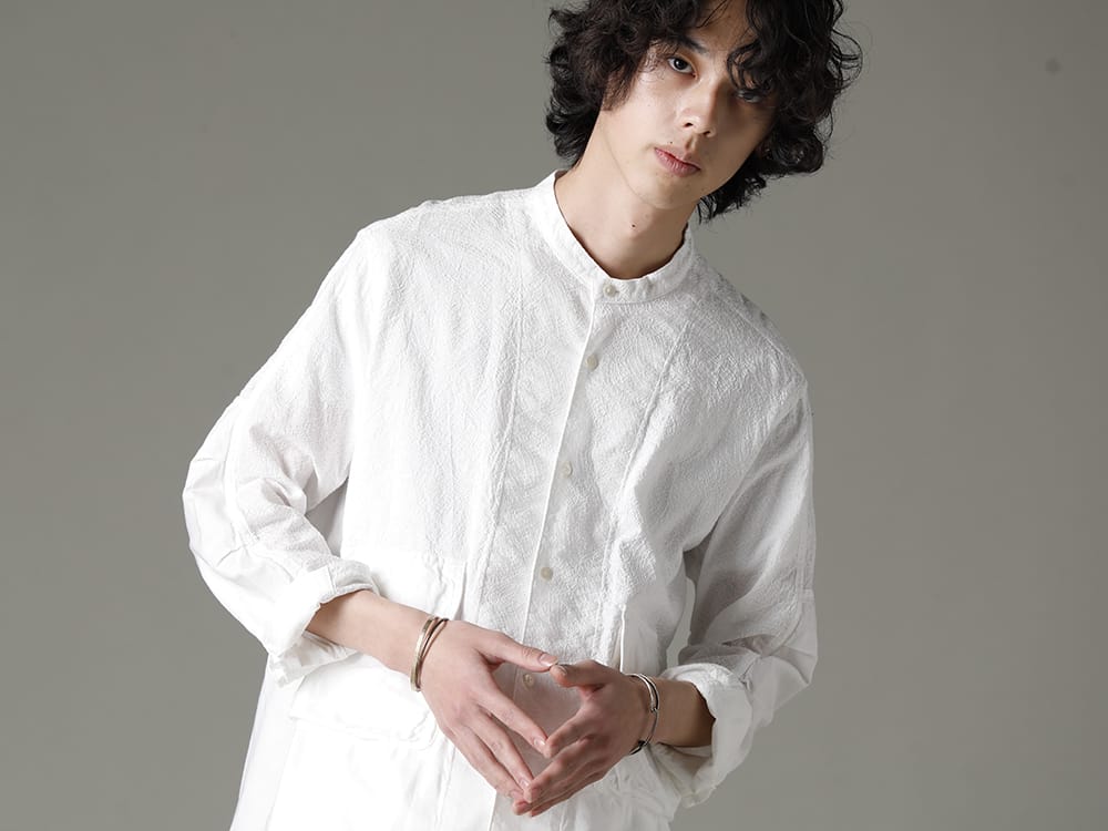 ザ ヴィリジアン / ワークスタッドミュンヘン 2023SS ホワイトカラーのシャツにジュエリーをプラスして春夏感を - VI-3578-02(刺繍入り クロース バンド カラーシャツ) M2211(ブレスレット クロスド) M2640-BA(バングルフックバンド) M2399-ROPE(BANGLE SIDE HOOK ROPE) - 2-004