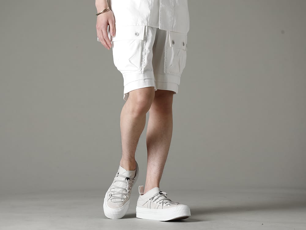 ザ ヴィリジアン  2023SS 軽やかで適度なラフ感の感じさせるショーツ - VI-3607-04-Off-White(ジャージー ショート パンツ オフホワイト) VI-3555-09-L.Gray(スニーカー L.グレー) - 3-001