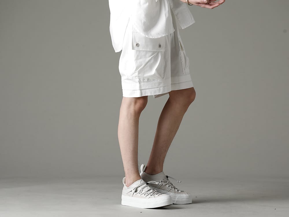 ザ ヴィリジアン  2023SS 軽やかで適度なラフ感の感じさせるショーツ - VI-3607-04-Off-White(ジャージー ショート パンツ オフホワイト) VI-3555-09-L.Gray(スニーカー L.グレー) - 3-002