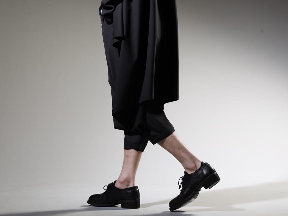 グラウンドワイ / グイディ 2023SS 春夏らしいミニマルなシルエットで、涼しげな雰囲気を演出 - GI-P02-100(フロントタック サルエルパンツ) 792Z(クラシック ダービーシューズ レースアップ ダブルソール - ホース フルグレイン - 792Z) - 3-002