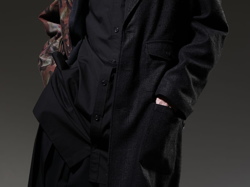 ヨウジヤマモト 2023SS - コレクションピースの今季らしいジャケット - HZ-J31-814(デニム プリント + 別布ジャケット) HZ-B15-012-Black(スタンドカラー プリーツ布付きブラウス ブラック) - 2-007