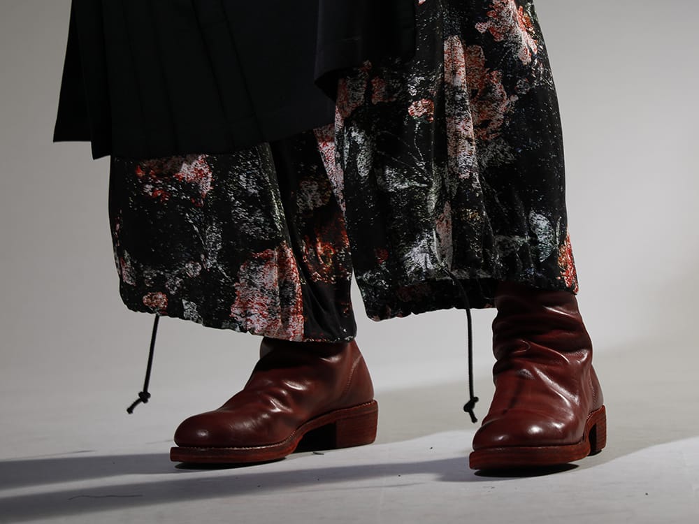 グイディ 2023SS 総柄の鮮やかなグラフィックデザインが目を惹くバルーンパンツ - 788Z-red(バックジップブーツ ダブルソール - ホース フルグレイン レザー) - 3-006