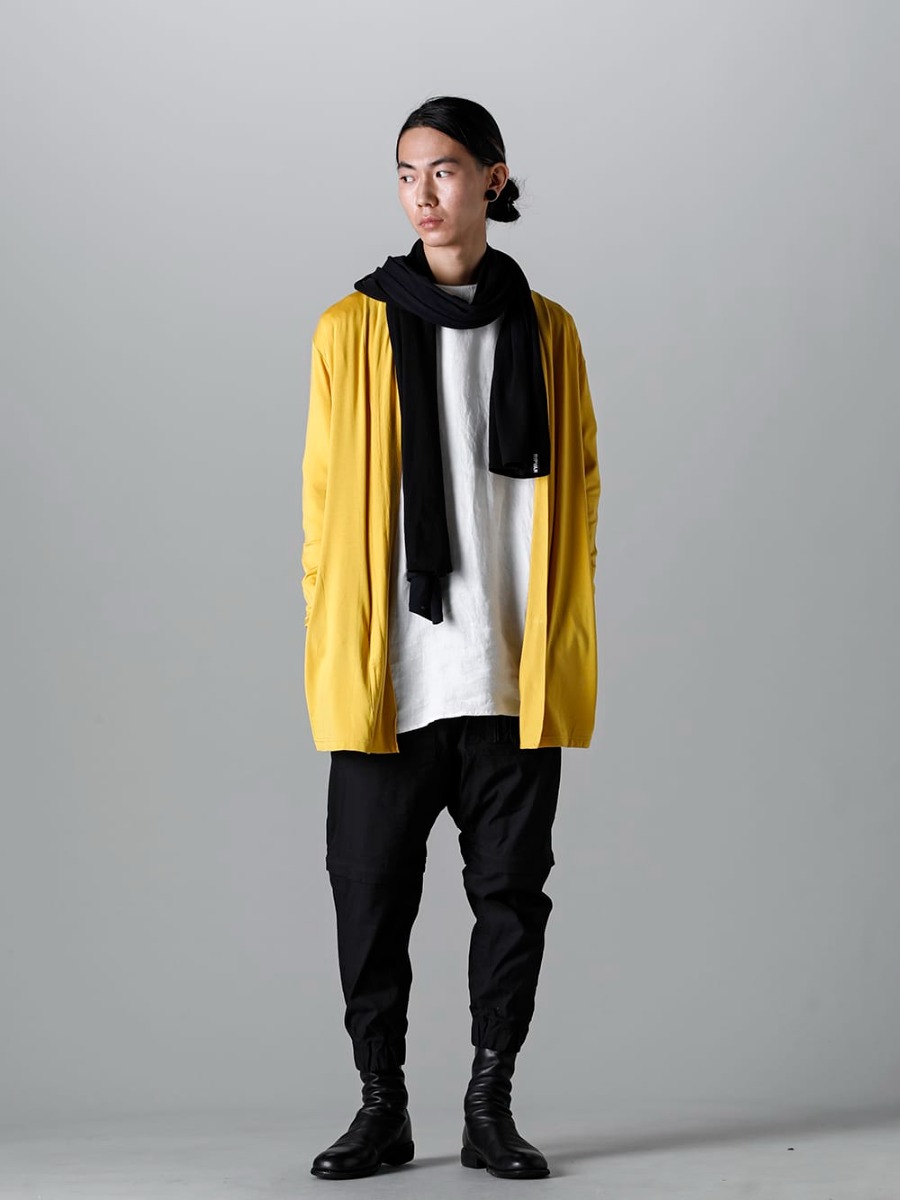 RIPVANWINKLE 2023SS スタイリング - 画像の詳細(スタイリング全体の詳細) 単調になりがちな春のスタイリングも、あえて明るい色をセレクト1 - RW-502-Mustard - Solid Jersey Carde Mustard - RW-505-Euro White - Solid Shirt L/S Euro White - RW-509-Black - Parachute Pants Black 1-001
