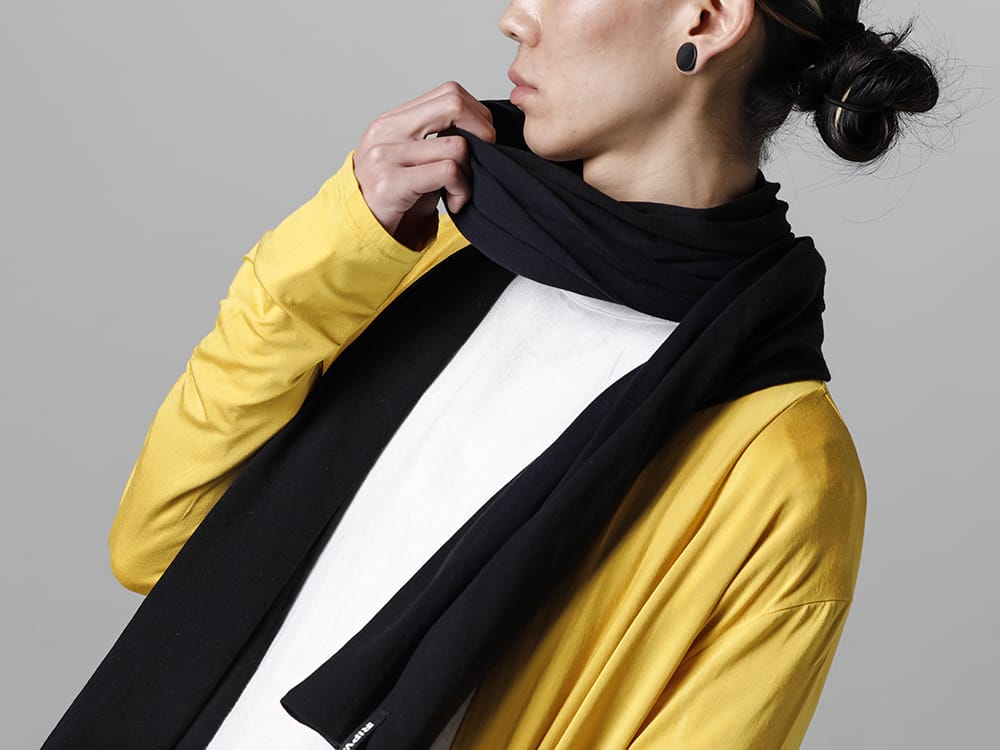 RIPVANWINKLE 2023SS Accentuated with black and navy bi-colored scarf  - RW-502-Mustard - Solid Jersey Carde Mustard - RW-505-Euro White - Solid Shirt L/S Euro White  2-002