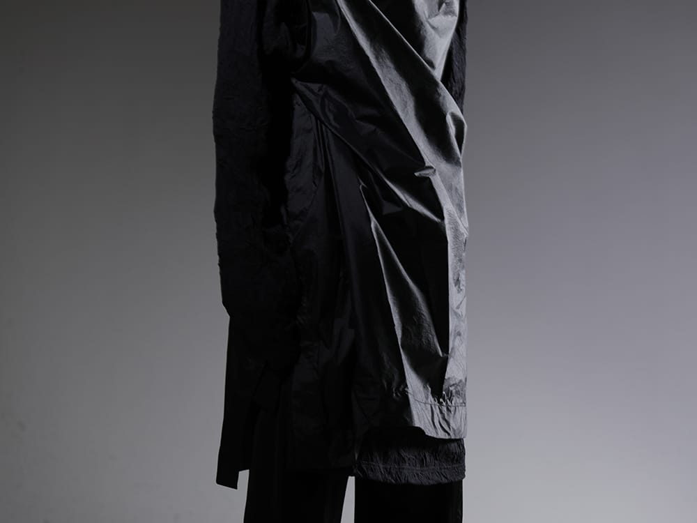 ユリウス 2023SS 大胆なデザインと細かな箇所まで行き届いたディテール - 817VEM2(コーティング ナイロンタフタ ノースリーブプルオーバー) - 2-006