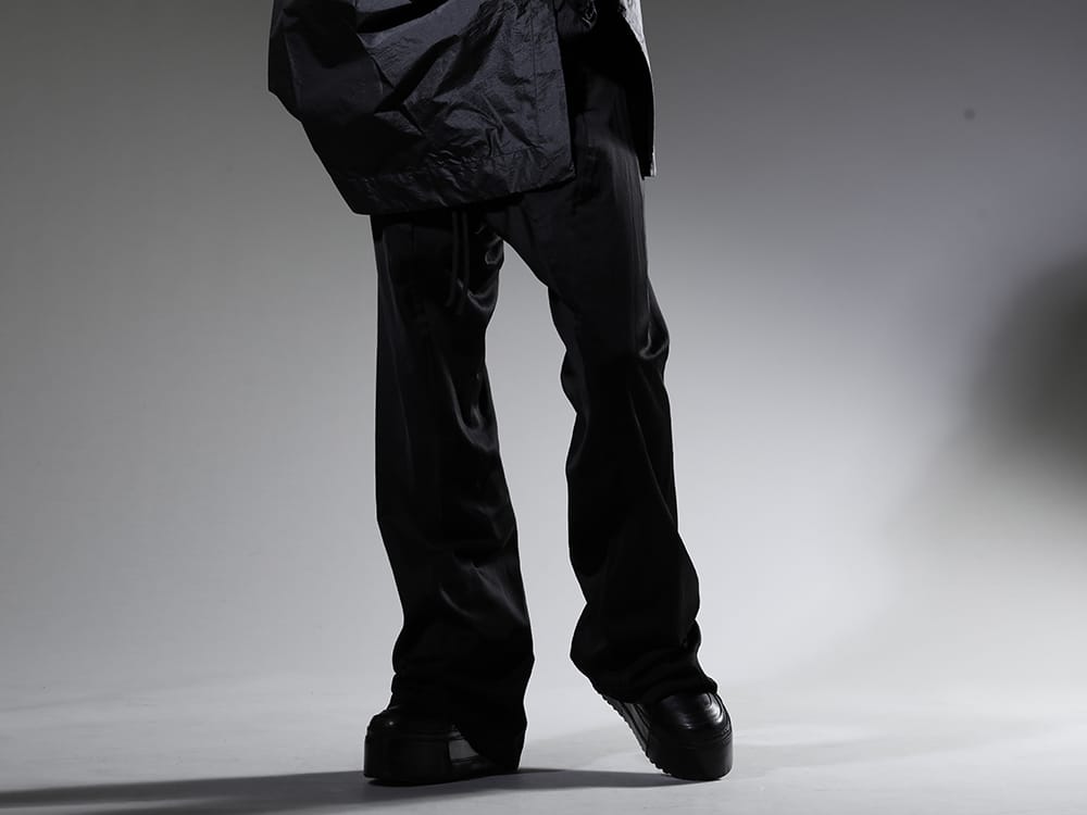 ユリウス  2023SS 見出し3 - 817PAM10(キュプラ/コットン/リネン サテン フレアパンツ) 817FWM3-L(カウレザー プラットフォームスニーカー) - 3-001