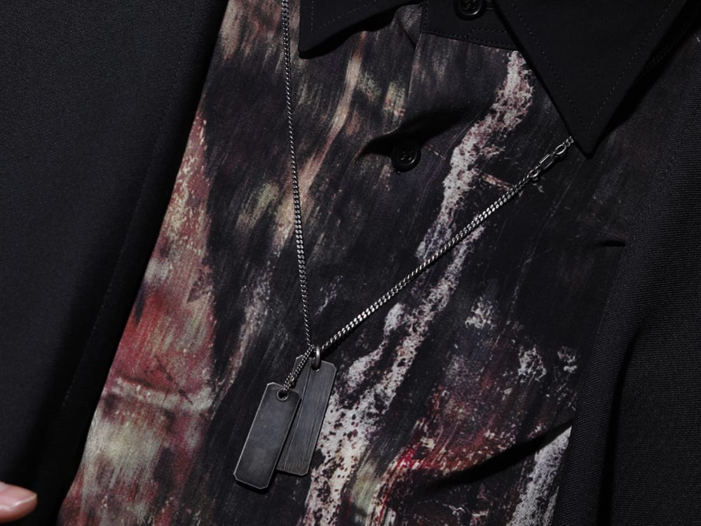 ワークスタットミュンヘン 2023SS Ground Y定番のアシンメトリージャケットを羽織ったスタイル。 - M3009(ネックレス トレース) - 2-009