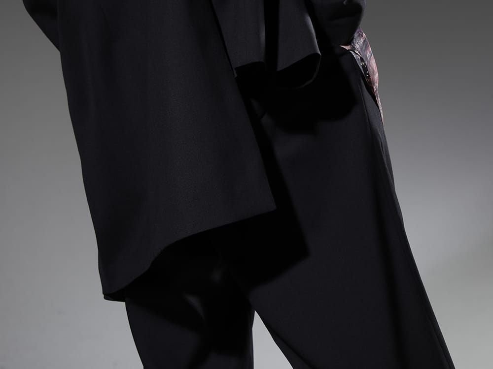 ヨウジヤマモト 2023SS ゆったりとしたボトムスにダービーシューズを合わせた余裕のあるスタイル。 - HZ-P32-100(12タックフラップパンツ) - 3-005