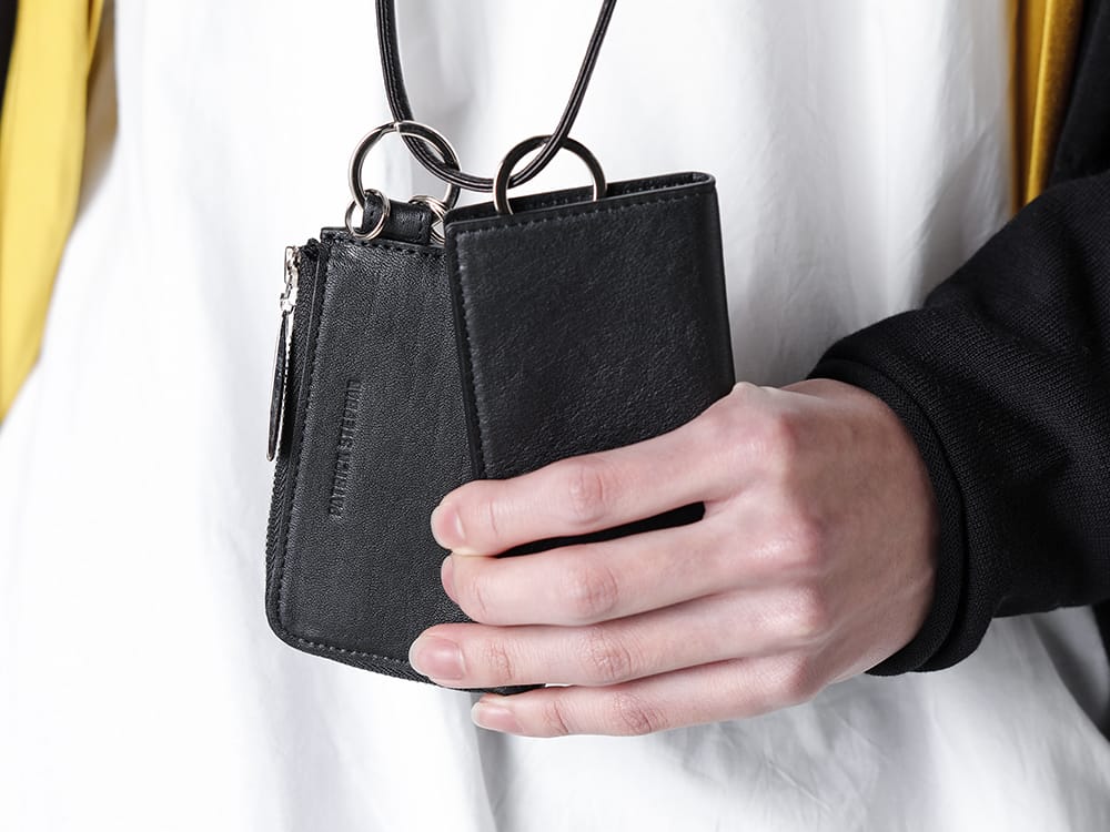 PATRICK STEPHAN - パトリック ステファン 23SS ブラックとマスタードにホワイトカラーをミックスして清涼感をプラス  - 183AWA06 S.Black-Leather wallet & card case 'empty-handed' S.Black 2-005