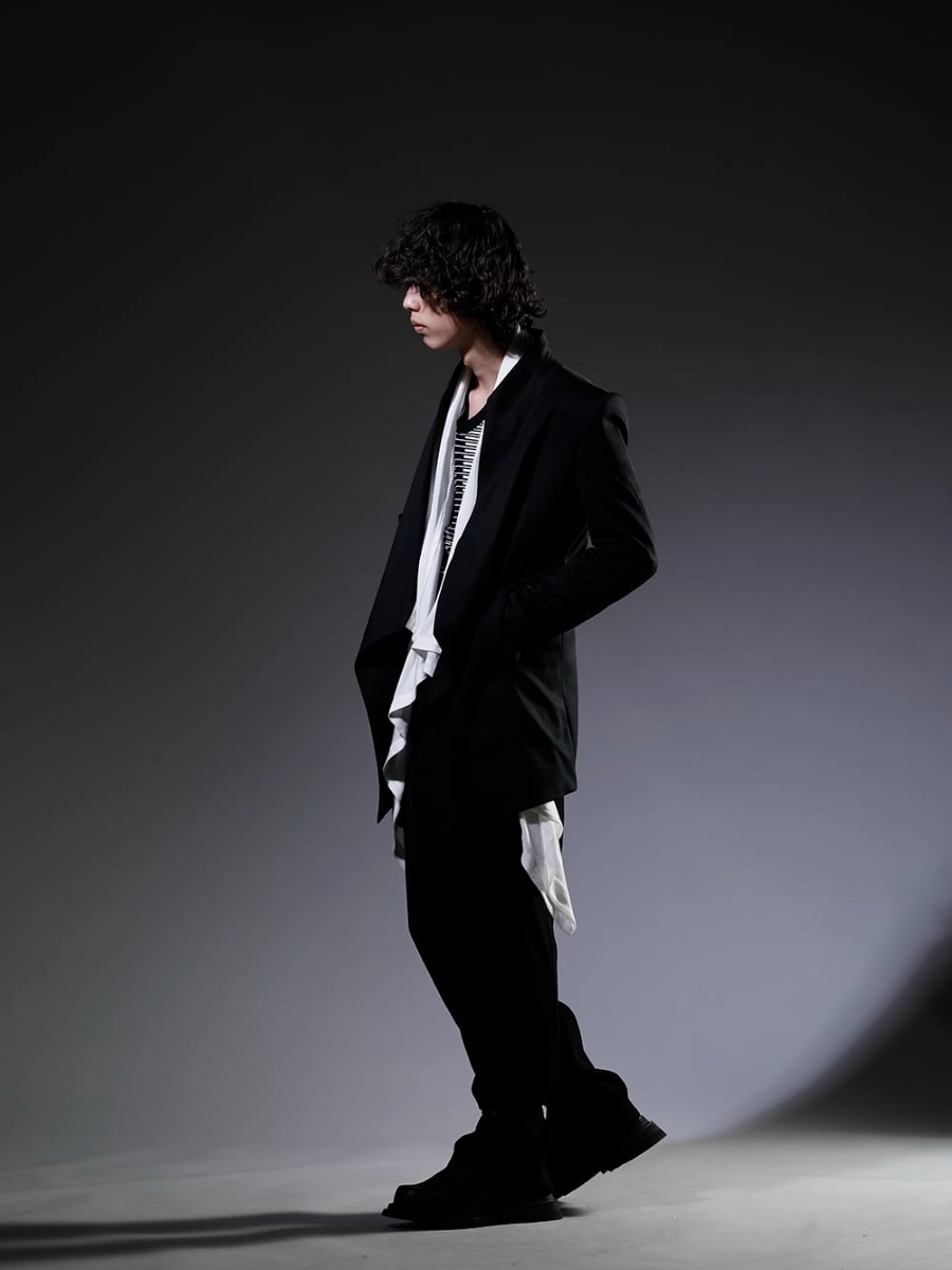 JULIUS 23SS Unique items create a world view - 758JAM1 The R Limited 10 year anniversary MA_JULIUS Seamed Tailored Jacket - 819CUM3-offwhite Cotton/Cupro Jersey Drape Cardigan Off White - 817CPM2 Cotton/Modal Jersey Print Short Sleeve T-Shirt - PTI-SPCM M-47 Cargo Pants Matte Polyester - 807FWM2-P Cow Skin Painted Side Zip Boots 1-002