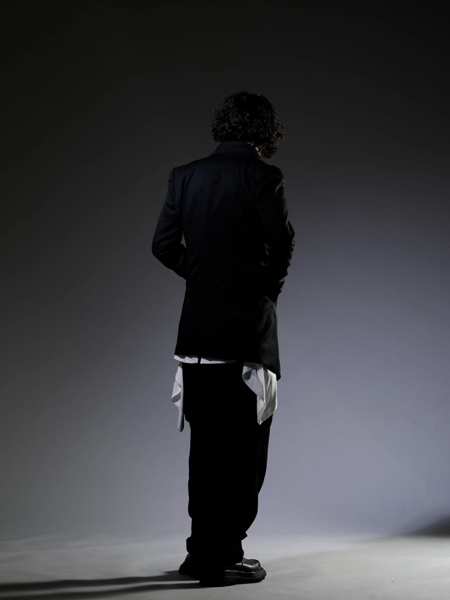 JULIUS 23SS Unique items create a world view - 758JAM1 The R Limited 10 year anniversary MA_JULIUS Seamed Tailored Jacket - 819CUM3-offwhite Cotton/Cupro Jersey Drape Cardigan Off White - 817CPM2 Cotton/Modal Jersey Print Short Sleeve T-Shirt - PTI-SPCM M-47 Cargo Pants Matte Polyester - 807FWM2-P Cow Skin Painted Side Zip Boots 1-003