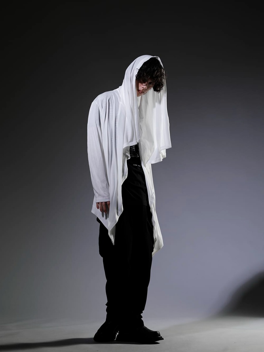 JULIUS 23SS Unique items create a world view - 819CUM3-offwhite Cotton/Cupro Jersey Drape Cardigan Off White - 817CPM2 Cotton/Modal Jersey Print Short Sleeve T-Shirt - PTI-SPCM M-47 Cargo Pants Matte Polyester - 807FWM2-P Cow Skin Painted Side Zip Boots 1-005