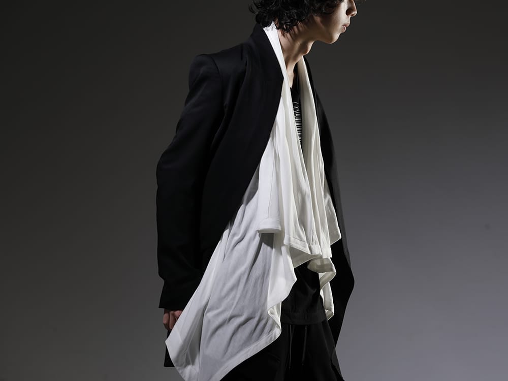 JULIUS 23SS A fabric that is both luxurious and practical  - 758JAM1 The R Limited 10 year anniversary MA_JULIUS Seamed Tailored Jacket - 819CUM3-offwhite Cotton/Cupro Jersey Drape Cardigan Off White - 817CPM2 Cotton/Modal Jersey Print Short Sleeve T-Shirt 2-002
