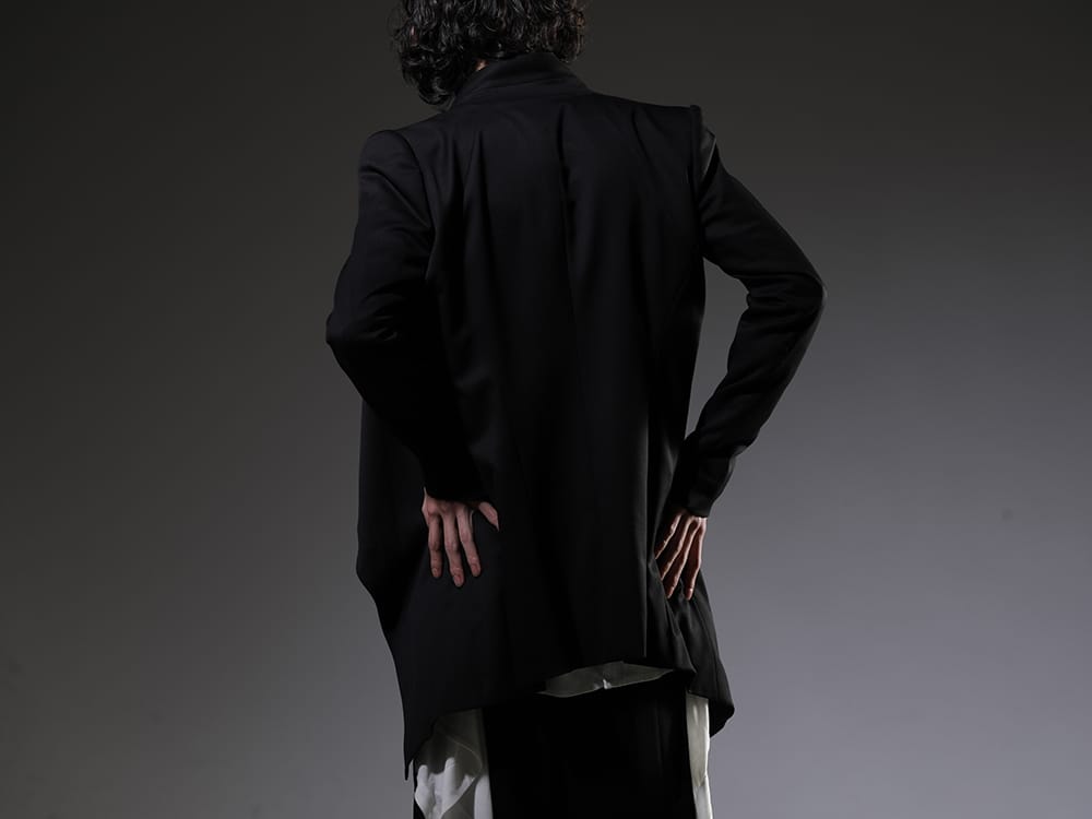 JULIUS 23SS A fabric that is both luxurious and practical  - 758JAM1 The R Limited 10 year anniversary MA_JULIUS Seamed Tailored Jacket - 819CUM3-offwhite Cotton/Cupro Jersey Drape Cardigan Off White - 817CPM2 Cotton/Modal Jersey Print Short Sleeve T-Shirt 2-003