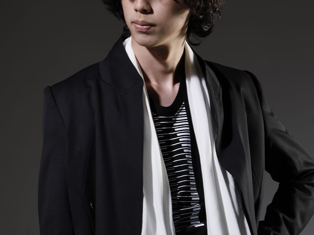 JULIUS 23SS A fabric that is both luxurious and practical  - 758JAM1 The R Limited 10 year anniversary MA_JULIUS Seamed Tailored Jacket - 819CUM3-offwhite Cotton/Cupro Jersey Drape Cardigan Off White - 817CPM2 Cotton/Modal Jersey Print Short Sleeve T-Shirt 2-004