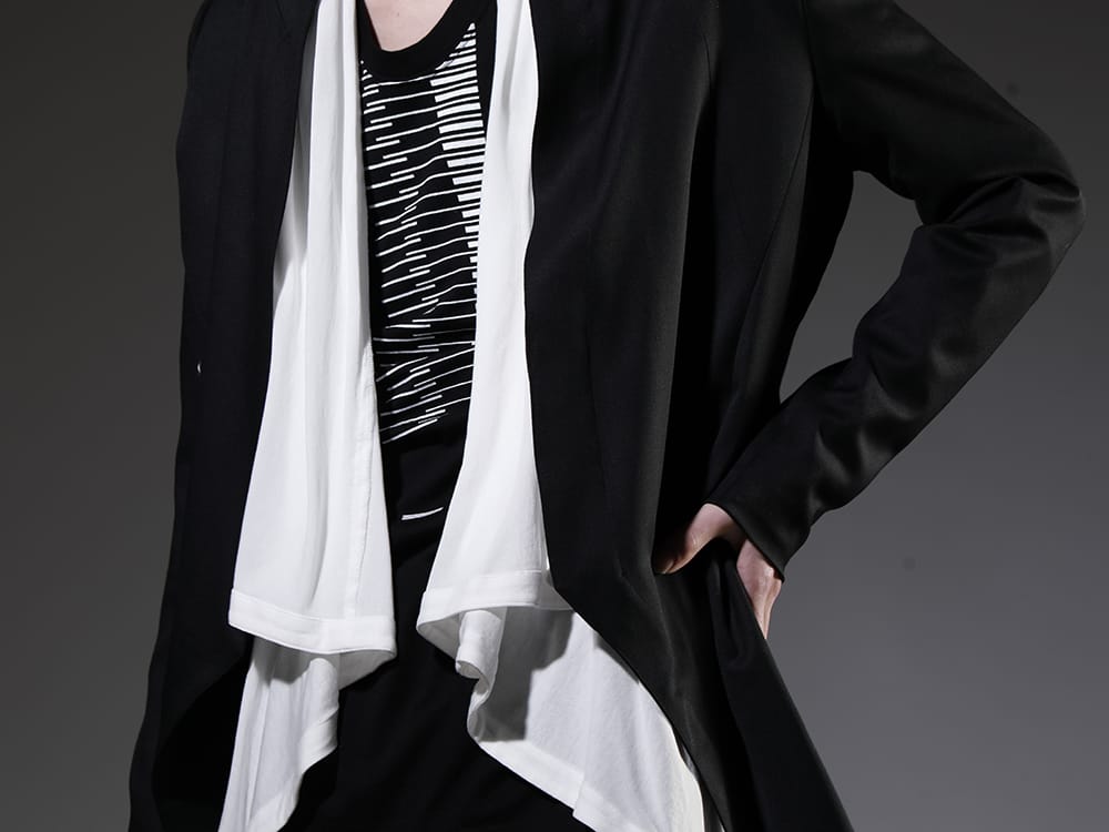 JULIUS 23SS A fabric that is both luxurious and practical  - 758JAM1 The R Limited 10 year anniversary MA_JULIUS Seamed Tailored Jacket - 819CUM3-offwhite Cotton/Cupro Jersey Drape Cardigan Off White - 817CPM2 Cotton/Modal Jersey Print Short Sleeve T-Shirt 2-005