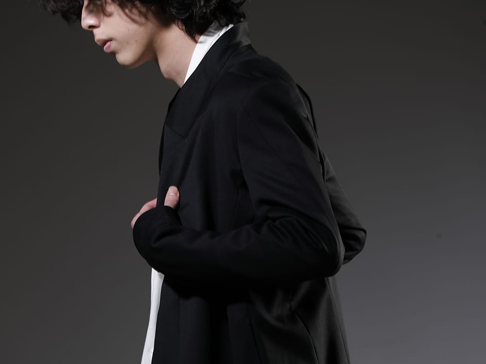 JULIUS 23SS A fabric that is both luxurious and practical  - 758JAM1 The R Limited 10 year anniversary MA_JULIUS Seamed Tailored Jacket - 819CUM3-offwhite Cotton/Cupro Jersey Drape Cardigan Off White - 817CPM2 Cotton/Modal Jersey Print Short Sleeve T-Shirt 2-006