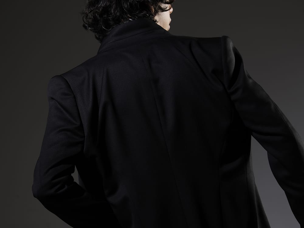 JULIUS 23SS A fabric that is both luxurious and practical  - 758JAM1 The R Limited 10 year anniversary MA_JULIUS Seamed Tailored Jacket - 819CUM3-offwhite Cotton/Cupro Jersey Drape Cardigan Off White - 817CPM2 Cotton/Modal Jersey Print Short Sleeve T-Shirt 2-008