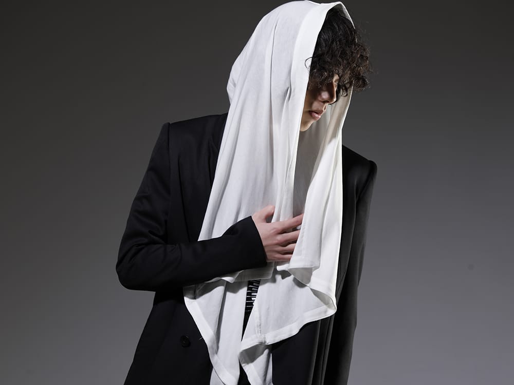 JULIUS 23SS A fabric that is both luxurious and practical  - 758JAM1 The R Limited 10 year anniversary MA_JULIUS Seamed Tailored Jacket - 819CUM3-offwhite Cotton/Cupro Jersey Drape Cardigan Off White - 817CPM2 Cotton/Modal Jersey Print Short Sleeve T-Shirt 2-009