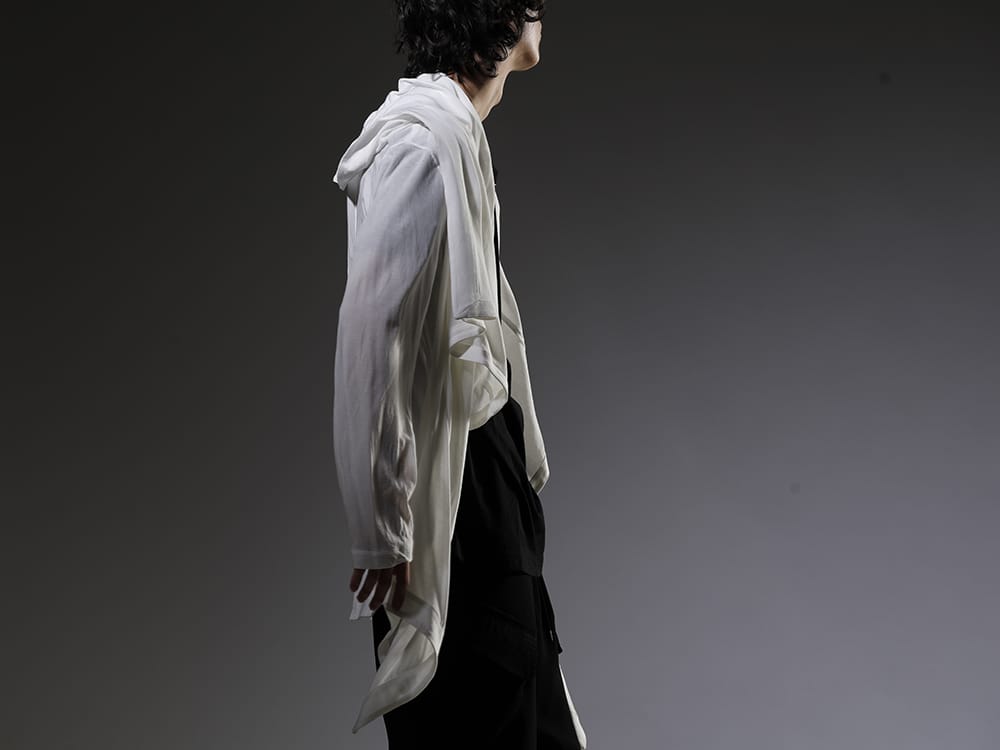 JULIUS 23SS A fabric that is both luxurious and practical  - 819CUM3-offwhite Cotton/Cupro Jersey Drape Cardigan Off White - 817CPM2 Cotton/Modal Jersey Print Short Sleeve T-Shirt 2-009