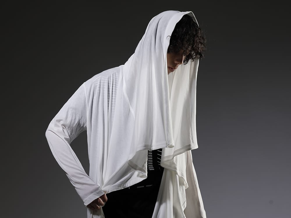 JULIUS 23SS A fabric that is both luxurious and practical  - 819CUM3-offwhite Cotton/Cupro Jersey Drape Cardigan Off White - 817CPM2 Cotton/Modal Jersey Print Short Sleeve T-Shirt 2-009
