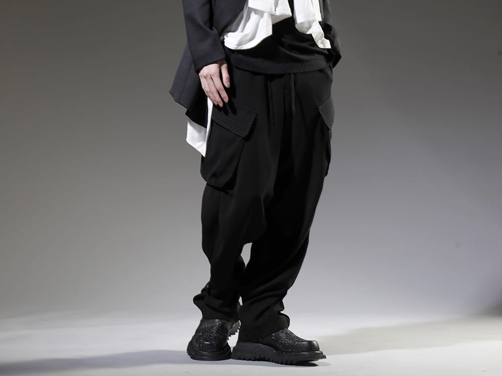 JULIUS 23SS Cargo pants are a staple of men's fashion - PTI-SPCM M-47 Cargo Pants Matte Polyester - 807FWM2-P Cow Skin Painted Side Zip Boots 3-001