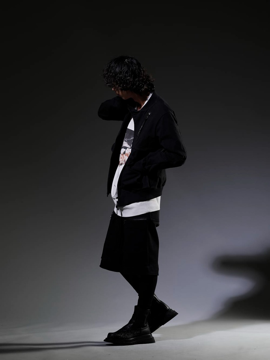 D.HYGEN / JULIUS / nude:masahiko maruyama2023SS - Military design jacket with distinctive curved front zipper - ST104-0223S(Dimple Washer Cotton Stretch Ripstop Bomber Jacket Black) 807CUM4-Plaster(Cotton Sweat Damaged Pullover Plaster) 819PAM9-black(Cotton Sweat Cargo Shorts Black) NU-1678(Slim Strech Leggings) 807FWM2-P(Cow Skin Painted Side Zip Boots) - 1-003