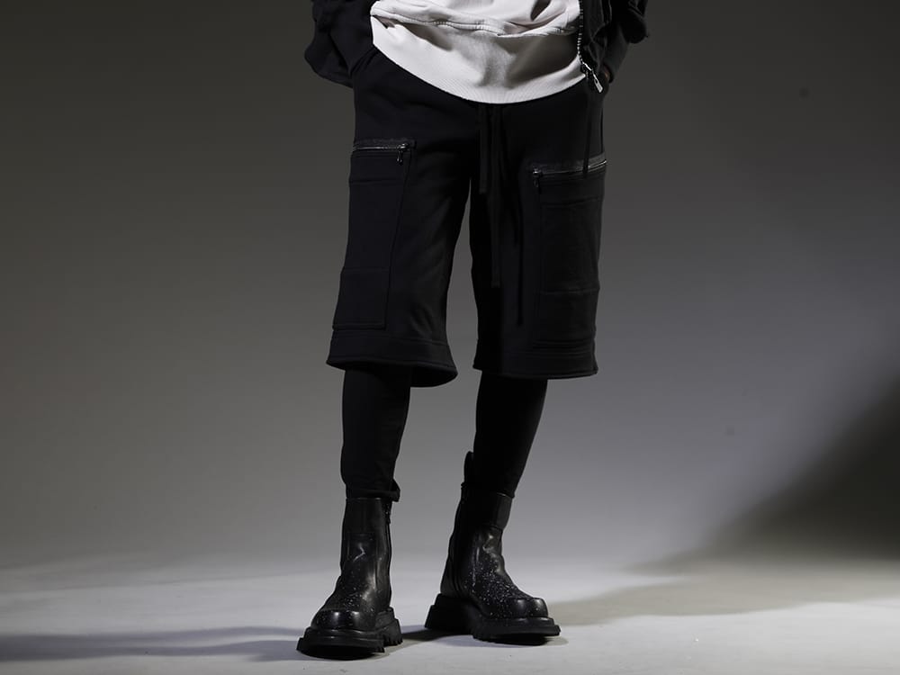 JULIUS / nude:masahiko maruyama2023SS Short pants layered style with leggings - 819PAM9-black(Cotton Sweat Cargo Shorts Black) NU-1678(Slim Strech Leggings) 807FWM2-P(Cow Skin Painted Side Zip Boots) - 3-001