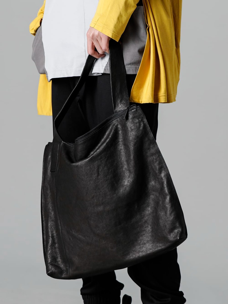 RIPVANWINKLE 2023SS A cardigan made of modal fabric with a silky touch that feels good  - 183ABG14 - Leather shoulder bag 'simple' 2  2-005