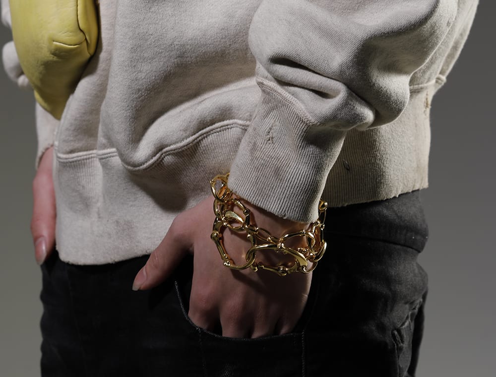 TAKAHIROMIYASHITATheSoloist. 2023SS This sweatshirt features plant pattern that has become a classic series - sa.0037SS23-Gold(bone shaped carabiner bracelet.-L- Gold) sa.0036SS23-Gold(bone shaped carabiner bracelet.-S- Gold) - 2-008