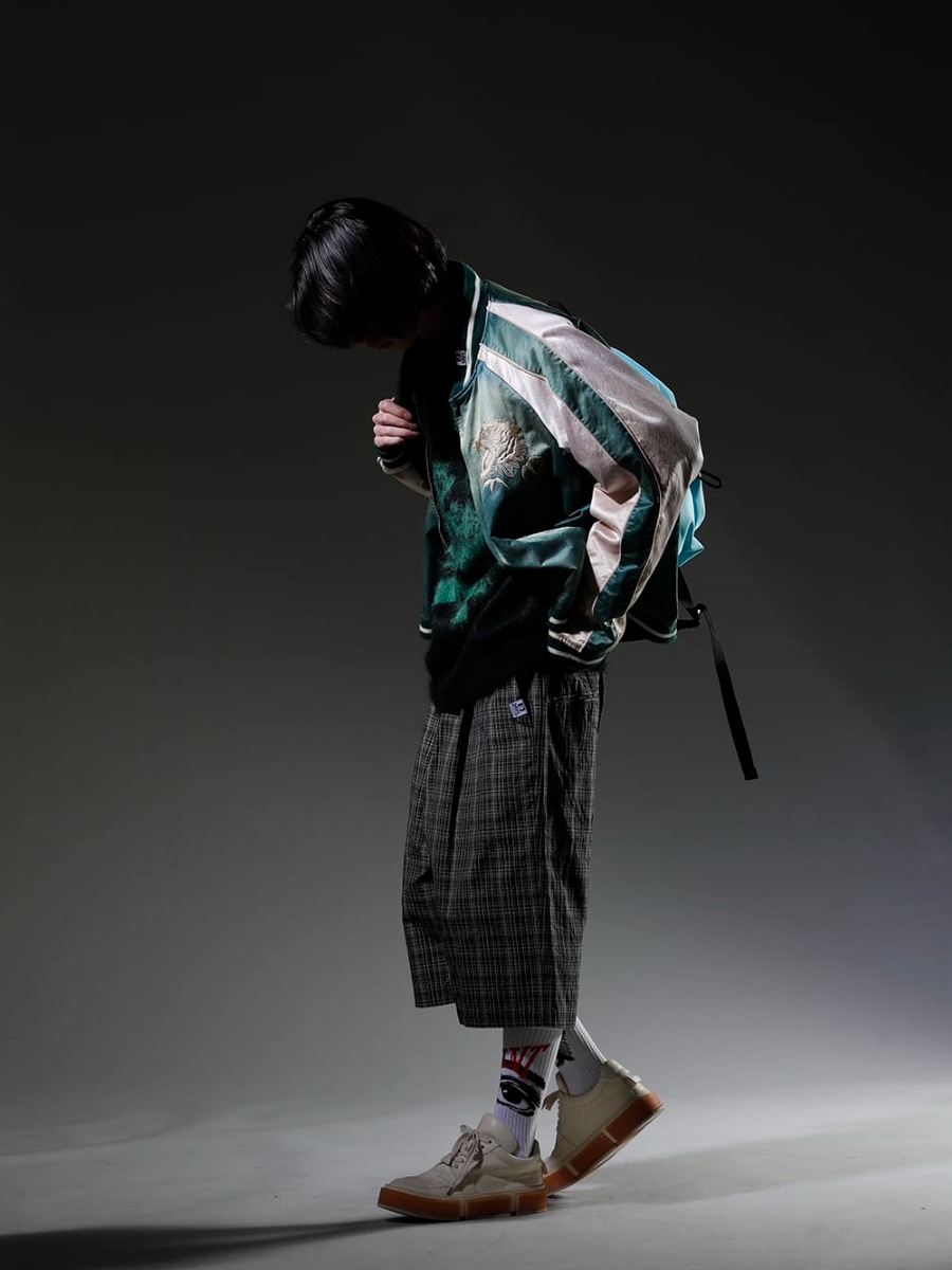 メゾン ミハラヤスヒロ / セントマイケル / グイディ 2023SS - ルード感あるアイテムにクラシカルな柄を加え、個性的な着こなしに - J10BL051-Green(クラシックフェードスカジャン Green) SM-A22-0000-072(ボーン X レイズド × セントマイケル CLOWN ニット ブラック) SM-S23-0000-079(バックパック バッグ (M) ブルー) A10PT034(ラップ-ウエスト カスリ チェック ショーツ) SM-S23-0000-100(EYE ソックス ホワイト) GJ02-CO00T(レースアップブーツ - ホースフルグレインレザー - GJ02 CO00T) - 1-002