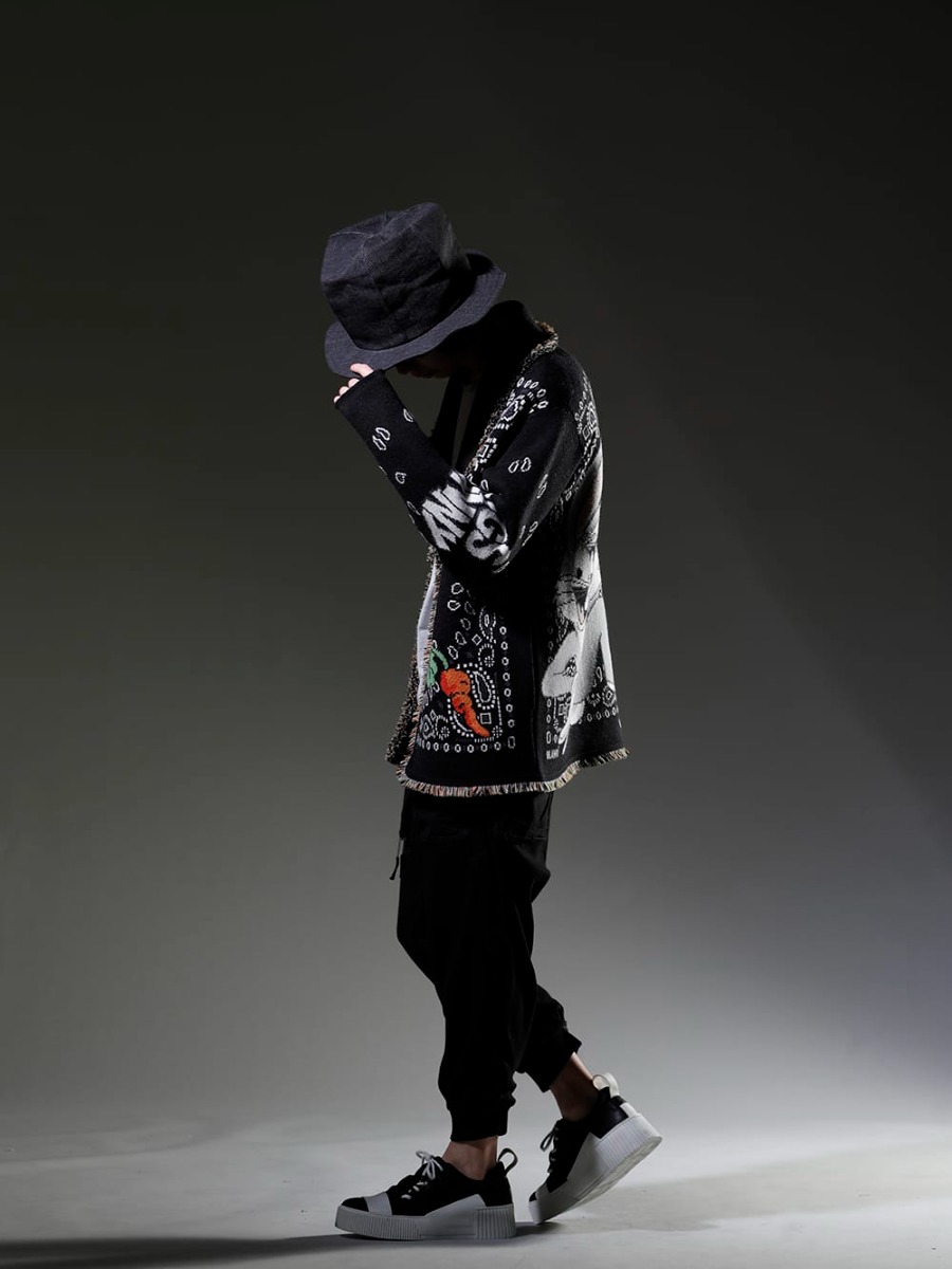 アラヌイ / 69 by アイザックセラム / ヌード:マサヒコマルヤマ / ボリス ビジャン サベリ 2023SS - カジュアルなブラックスタイルにハットでクラシカルさをポイントに - LMHS23-047(ルーニー・テューンズ × アラヌイ バッグス・バニー バンダナカーディガン) INTERSECTION-LT-Cold-Dye-Alu(インターセクション LT コールドダイ アル ジャージー) NU-1675-Black(オーバーサイズ ハット ブラック) 124-P18.1(P18.1 F0409C) BAMBA2.1-LEATHER-WHITE-SOLE(バンバ2.1 レザー / ホワイトソール) - 1-002