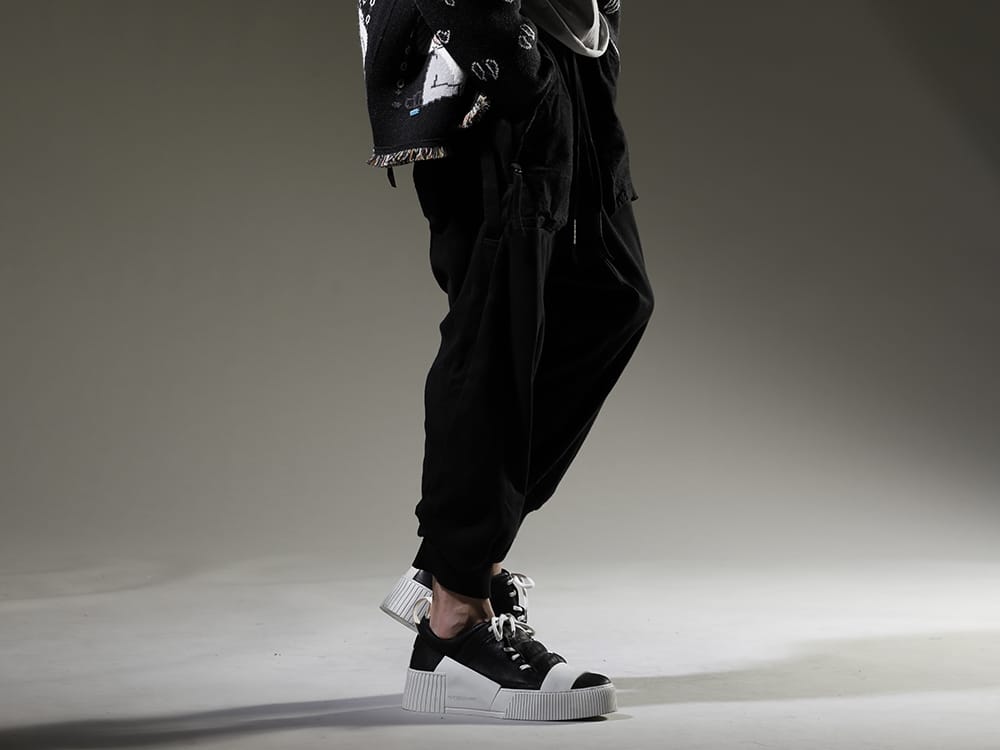 ボリス ビジャン サベリ 2023SS ブラックカラーですっきりとしたシルエットにまとめた下半身 - 124-P18.1(P18.1 F0409C) BAMBA2.1-LEATHER-WHITE-SOLE(バンバ2.1 レザー / ホワイトソール) - 3-002