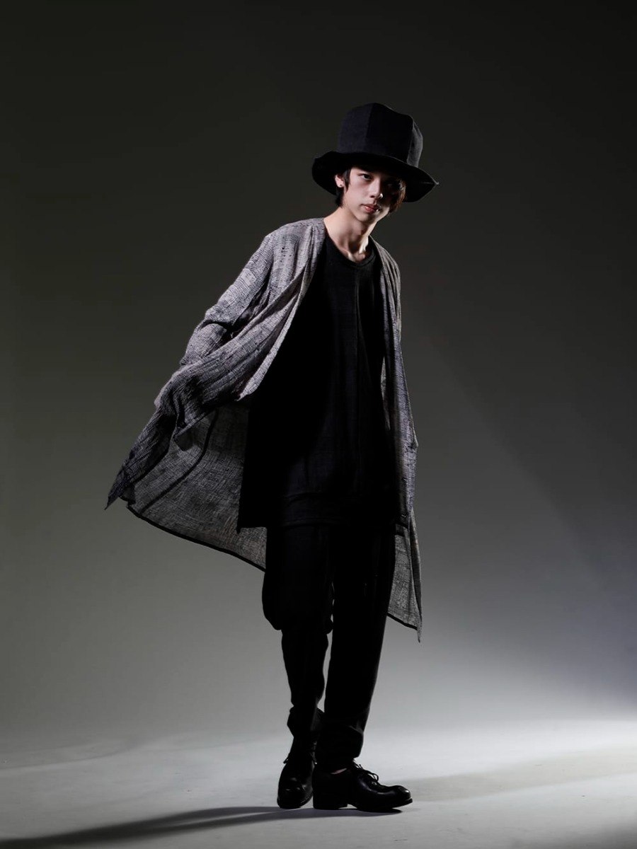 nude:masahiko maruyama / Guidi 2023SS styling - Monotone mode style for spring and summer. - A light cardigan is worn with a relaxed styling. - DS-224(Japanese Map Inkjet Print Long Shirt Coat) NU-1687(Oversized Short Sleeve T-Shirt) NU-1675-Black(Ovesized Hat Black) NU-1689(Drop Crotch Tuck Pants) PL10L-BLKT(Orthopaedic Derby Shoes Horse Full Grain Leather - PL10L) - 1-001
