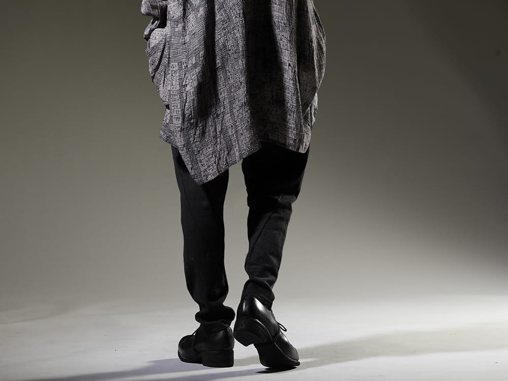 nude:masahiko maruyama / Guidi 2023SS The drop-crotch pants are developed in the standard silhouette of nude:masahiko maruyama. - NU-1689(Drop Crotch Tuck Pants) PL10L-BLKT(Orthopaedic Derby Shoes Horse Full Grain Leather - PL10L) - 3-003